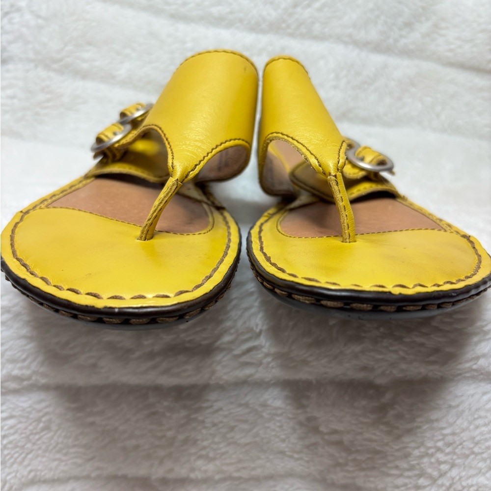 Born Women's Kellen Leather Yellow Buckle Sandals Sz 8 Excellent Condition - Picture 5 of 10